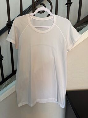 Lululemon Women’s White Swiftly Tech Short Sleeve 2.0